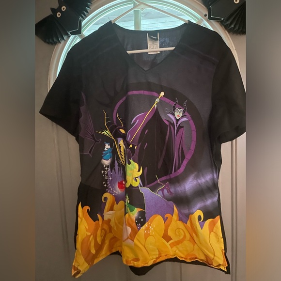Disney Tops - Disney Sleeping Beauty women’s scrub top Xl
